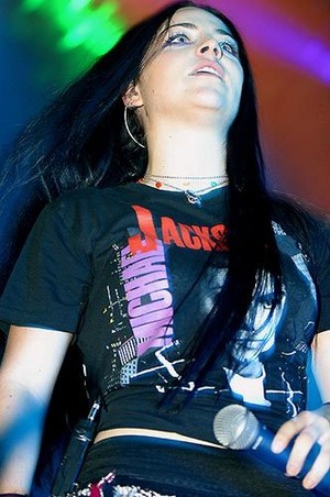  Amy Lee from Evanescence got her michael jackson overhemd, shirt on