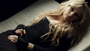  Avril Lavigne wallpaper ♥