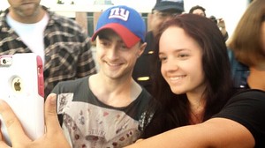  Daniel Radcliffe met ファン after shooting IMPERIUM (Fb.com/DanielJacobRadcliffeFanClub)