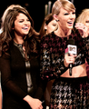 Taylor and Selena at VMAs - taylor-swift photo