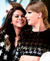 Taylor and Selena at VMAs - taylor-swift photo