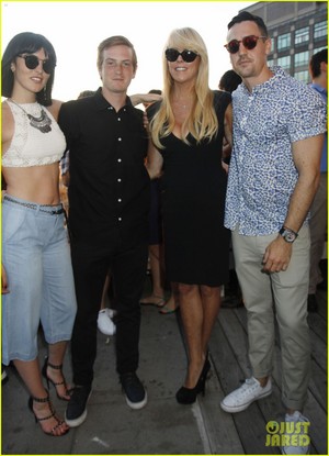 ali lohan gets support from family at ranbeeri denim launch party 13