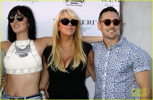 ali lohan gets support from family at ranbeeri denim launch party 14