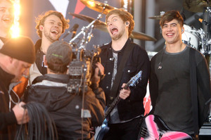  5Sos at Today toon