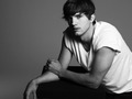 Ashton Kutcher - ashton-kutcher photo