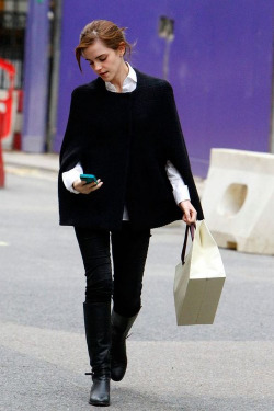  Emma shopping in Central Luân Đôn