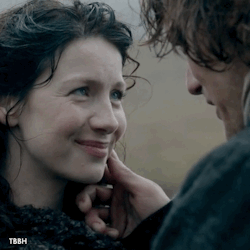  Jamie and Claire キッス