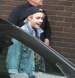  Michael out in Londres