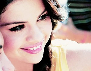 Selena Gomez Pic for my BESTIE PARISHEY ( GirlySpunk )