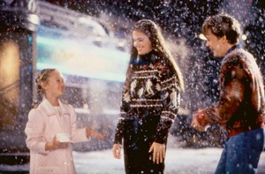  Thora Birch as Hallie O'Fallon in All I Want for Weihnachten