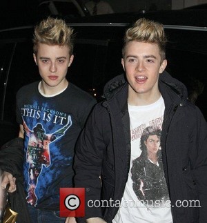 john grime (right) and edward grime (left) from jedward wears a shirt of michael jackson