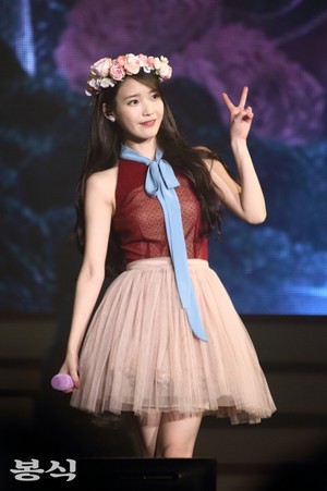 151122 IU 'CHAT-SHIRE' Concert at Seoul Olympic Hall