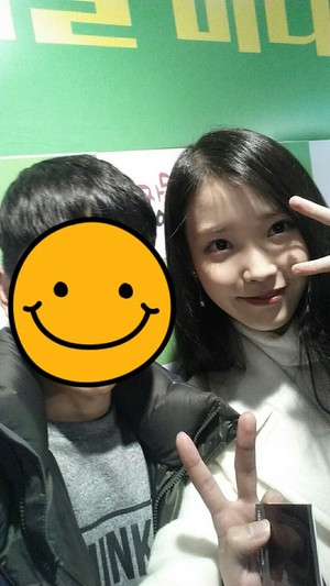 151128 IU Selca with Fan at Chamisul Mini-Concert at Busan
