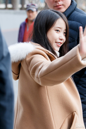  151129 IU（アイユー） Arriving 'CHAT-SHIRE' コンサート at Busan