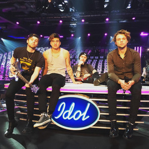 5Sos at Swedish Idol