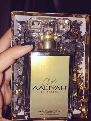  Aaliyah Official Fragrance سے طرف کی Xyrena! ♥