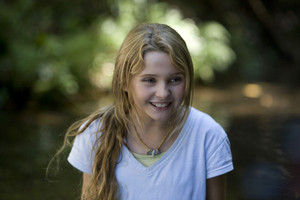 Abigail Breslin as Nim Rusoe in Nim's Island