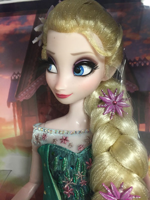  Frozen - Uma Aventura Congelante Fever Limited Edition Elsa Doll