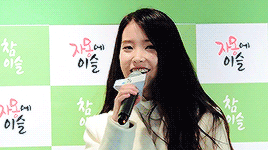 IU singing friday with fans