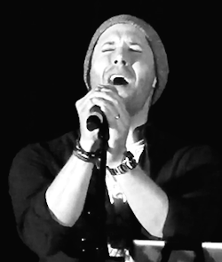  Jensen 唱歌