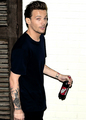 Louis Leaving X Factor Studios - louis-tomlinson photo