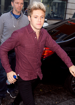  Niall arriving at BBC studios
