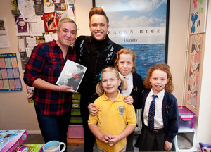 Olly Murs Delivers Gifts For Amazon Prime Now