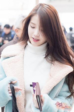 160109 IU at Incheon Airport Leaving for Taiwan 
