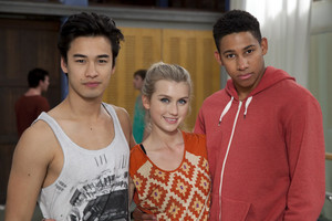  3x06 - Fake It Until 你 Make It - Christian, Grace and Ollie