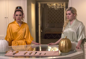  Abigail Breslin as Chanel 5 / Libby Putney in Scream Queens - 'Haunted House'