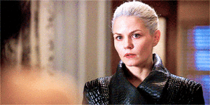  Dark cygne Emma staring Regina