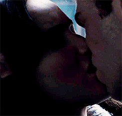 Katniss and Gale - Kiss