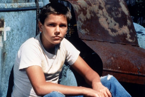  River Phoenix as Chris Chambers in Stand por Me
