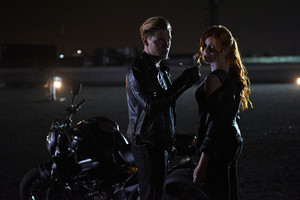  Shadowhunters: 1×03 'Dead Man’s Party'