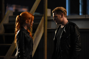 Shadowhunters: 1×03 'Dead Man’s Party'