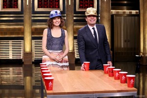  Visits "The Tonight tampil Starring Jimmy Fallon" (December 3, 2015)