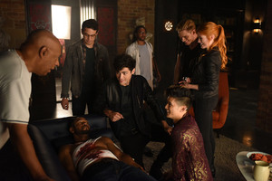  'Shadowhunters' 1x06 Of Men and anges (behind the scenes)