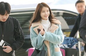 160109 IU at Incheon Airport Leaving for Taiwan 