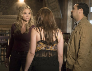  1x04 - Who Can Tell Me Who Am I? - Tess and Carlos