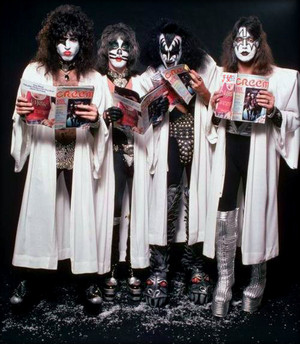  吻乐队（Kiss） ~Hollywood, California…October 19, 1976 (Creem Magazine)