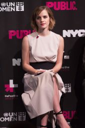  Emma In HeForShe Magenta for International Women's 日 on March 8, 2016 in New York City.
