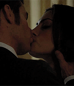 Hayley and Elijah kiss
