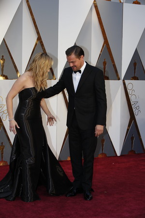  Leonardo DiCaprio & Kate Winslet at Oscars red carpet 2016