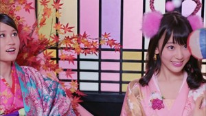  Maeda Atsuko and Miyawaki Sakura - Kimi wa Melody