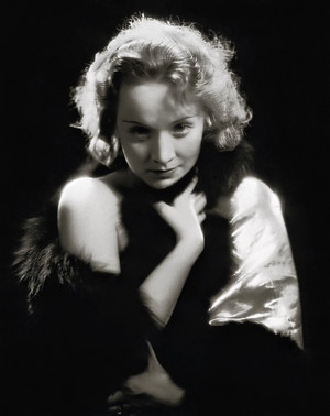 Marlene Dietrich - Dishonored