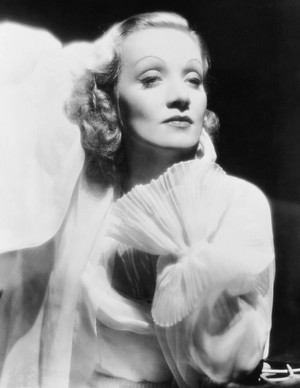 Marlene Dietrich - Garden of Allah