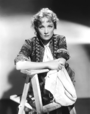 Marlene Dietrich - I Loved A Soldier