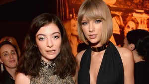  Taylor تیز رو, سوئفٹ and Lorde attend the 2016 Vanity Fair Oscar Party
