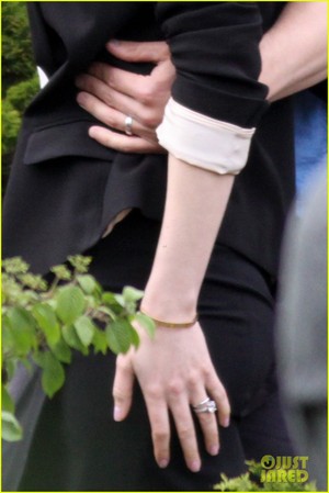 Dakota Johnson and Jamie Dornan Wear Wedding Rings on 'Fifty Shades' Set!