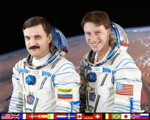 Expedition 8 Mission Crew